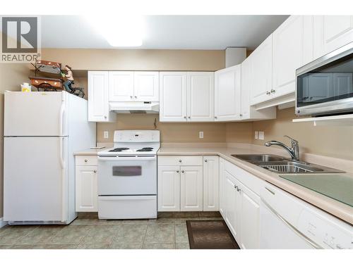 650 3 Street Sw Unit# 112, Salmon Arm, BC - Indoor Photo Showing Kitchen With Double Sink