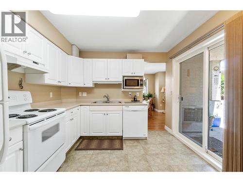 650 3 Street Sw Unit# 112, Salmon Arm, BC - Indoor Photo Showing Kitchen With Double Sink