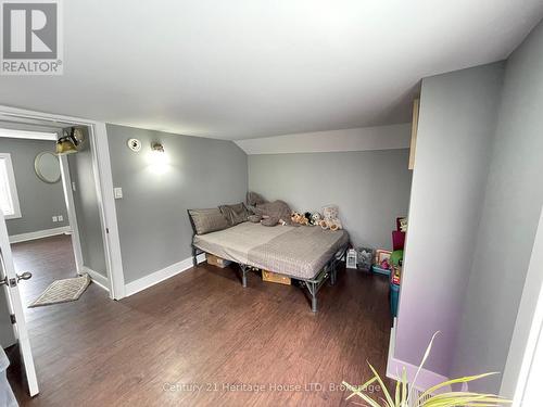 42 Forsythe Street, Fort Erie (Central), ON - Indoor Photo Showing Bedroom