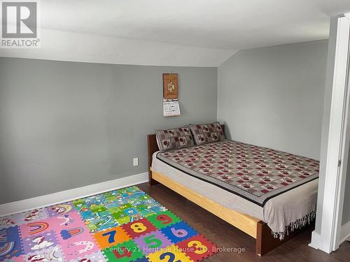 42 Forsythe Street, Fort Erie (Central), ON - Indoor Photo Showing Bedroom