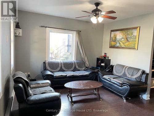 42 Forsythe Street, Fort Erie (Central), ON - Indoor Photo Showing Living Room