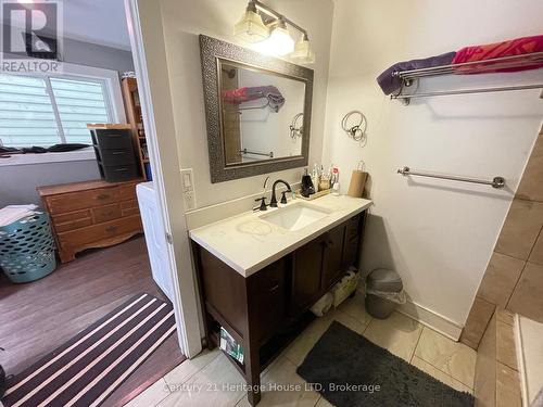 42 Forsythe Street, Fort Erie (Central), ON - Indoor Photo Showing Bathroom