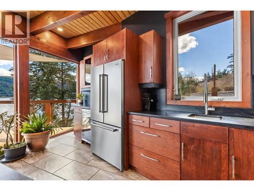 1917 Bass Road, Williams Lake, BC - Indoor Photo Showing Kitchen