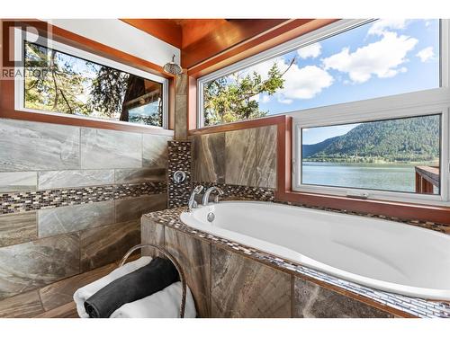 1917 Bass Road, Williams Lake, BC - Indoor Photo Showing Bathroom