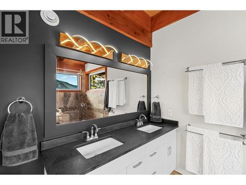 1917 Bass Road, Williams Lake, BC - Indoor Photo Showing Bathroom