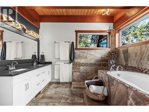 1917 Bass Road, Williams Lake, BC - Indoor Photo Showing Bathroom