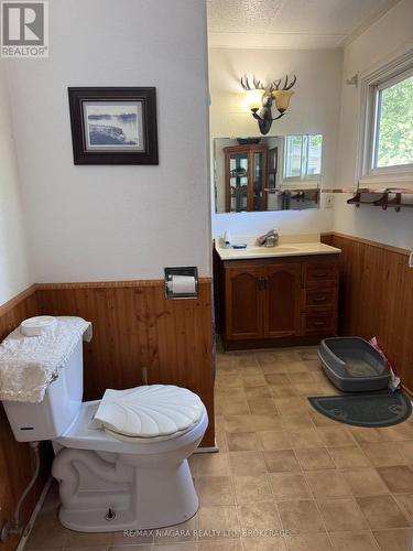 1640 Dominion Road, Fort Erie (Crescent Park), ON - Indoor Photo Showing Bathroom
