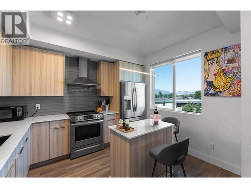 3634 Mission Springs Drive Unit# 403, Kelowna, BC - Indoor Photo Showing Kitchen