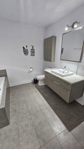 Salle de bains - 403-3725 Av. Jean-Béraud, Laval (Chomedey), QC - Indoor Photo Showing Bathroom