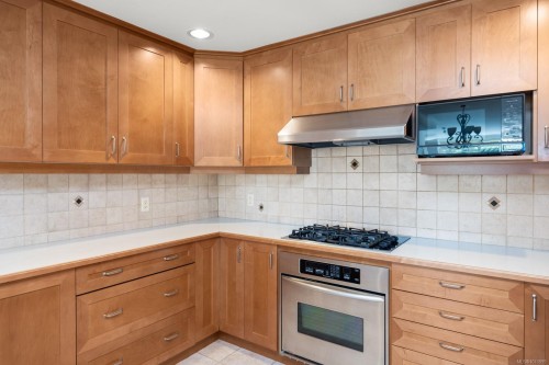 231-21 Dallas Rd, Victoria, BC - Indoor Photo Showing Kitchen