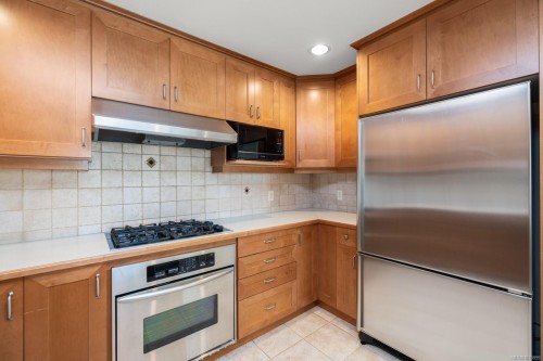231-21 Dallas Rd, Victoria, BC - Indoor Photo Showing Kitchen