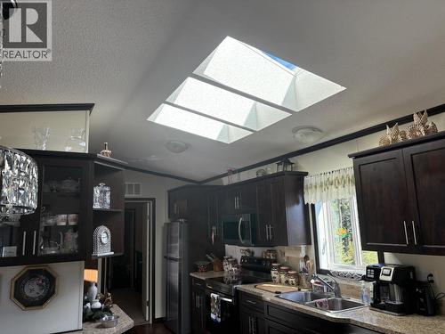 54 208 8Th Street, 100 Mile House, BC - Indoor Photo Showing Kitchen With Double Sink