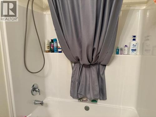 54 208 8Th Street, 100 Mile House, BC - Indoor Photo Showing Bathroom