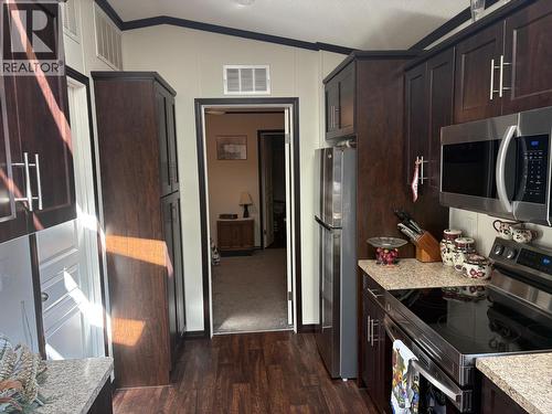 54 208 8Th Street, 100 Mile House, BC - Indoor Photo Showing Kitchen