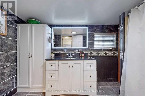 36 John Street, Cambridge, ON - Indoor Photo Showing Bathroom