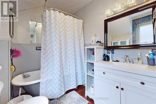 36 John Street, Cambridge, ON - Indoor Photo Showing Bathroom