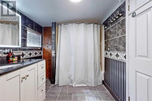 36 John Street, Cambridge, ON - Indoor Photo Showing Bathroom