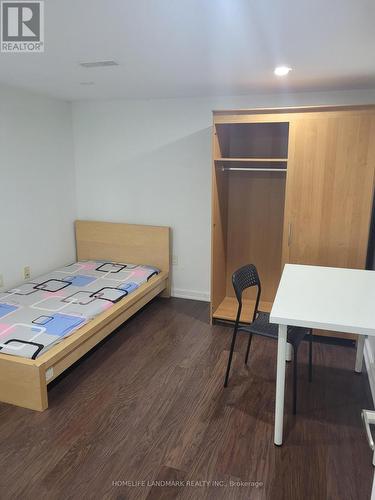 20 Ainslie Avenue, Hamilton, ON - Indoor Photo Showing Bedroom