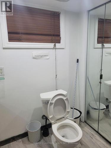 20 Ainslie Avenue, Hamilton, ON - Indoor Photo Showing Bathroom