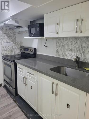 20 Ainslie Avenue, Hamilton, ON - Indoor Photo Showing Kitchen