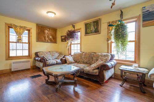 Living room - 434 Ch. De La Diligence, Stukely-Sud, QC - Indoor Photo Showing Living Room
