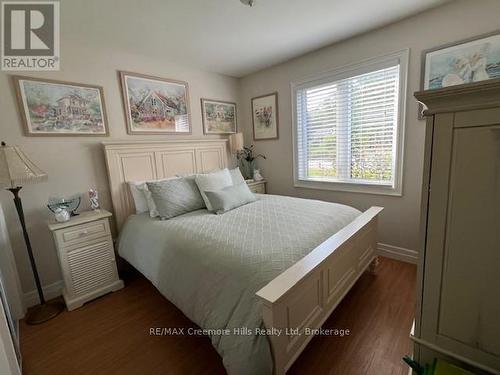 B - 22 Edward Street W, Clearview (Creemore), ON - Indoor Photo Showing Bedroom