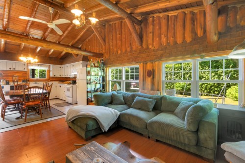 Salon - 127 Ch. Mercier, Bury, QC - Indoor Photo Showing Living Room