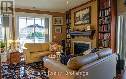 203 - 80 9Th Street E, Owen Sound, ON - Indoor Photo Showing Living Room With Fireplace