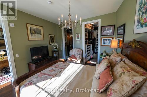 203 - 80 9Th Street E, Owen Sound, ON - Indoor Photo Showing Living Room