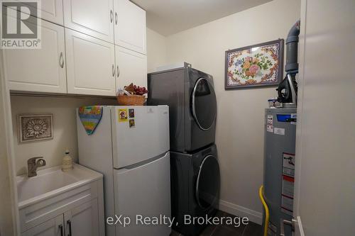 203 - 80 9Th Street E, Owen Sound, ON - Indoor Photo Showing Laundry Room