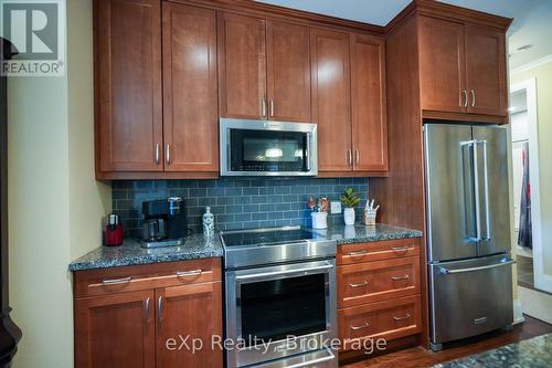 203 - 80 9Th Street E, Owen Sound, ON - Indoor Photo Showing Kitchen