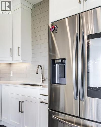 3559 Mia Lane, Plympton-Wyoming, ON - Indoor Photo Showing Kitchen With Upgraded Kitchen