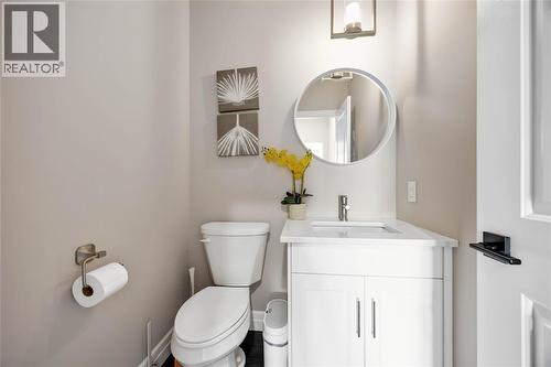 3559 Mia Lane, Plympton-Wyoming, ON - Indoor Photo Showing Bathroom