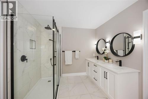 3559 Mia Lane, Plympton-Wyoming, ON - Indoor Photo Showing Bathroom