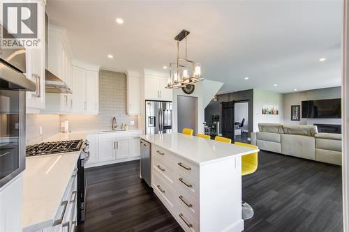 3559 Mia Lane, Plympton-Wyoming, ON - Indoor Photo Showing Kitchen With Upgraded Kitchen