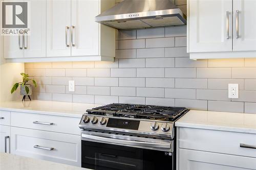 3559 Mia Lane, Plympton-Wyoming, ON - Indoor Photo Showing Kitchen With Upgraded Kitchen