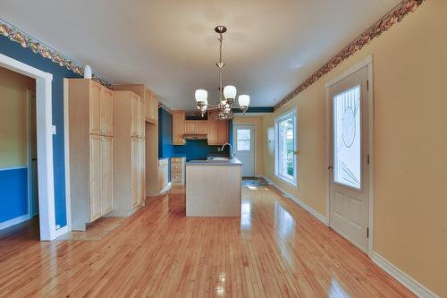 Dining room - 828 Rg St-Esprit, L'Épiphanie, QC - Indoor Photo Showing Kitchen