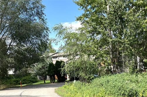 304-1607 43 Avenue, Vernon, BC - Outdoor