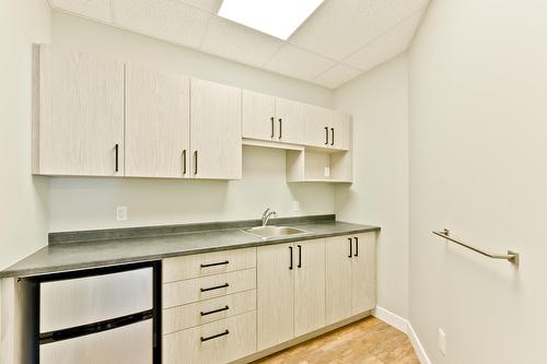 Cuisinette - 204B-373 Rue King E., Sherbrooke (Fleurimont), QC - Indoor Photo Showing Kitchen