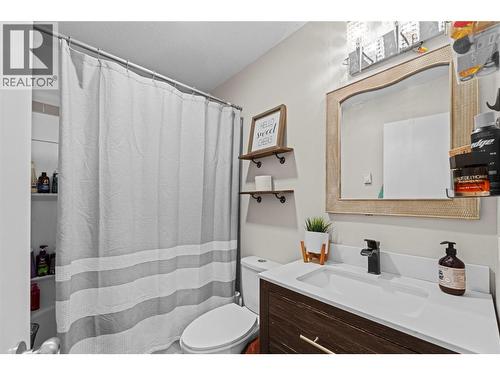 700 Collingwood Drive Unit# 4, Kamloops, BC - Indoor Photo Showing Bathroom