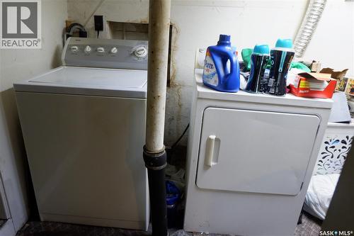 221 7Th Avenue W, Assiniboia, SK - Indoor Photo Showing Laundry Room