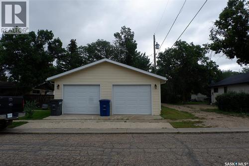 221 7Th Avenue W, Assiniboia, SK - Outdoor