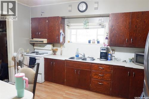 221 7Th Avenue W, Assiniboia, SK - Indoor Photo Showing Kitchen With Double Sink
