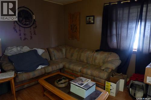 221 7Th Avenue W, Assiniboia, SK - Indoor Photo Showing Living Room