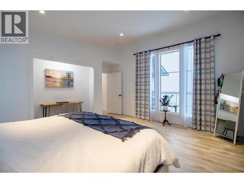 2521 Panoramic Way, Blind Bay, BC - Indoor Photo Showing Bedroom