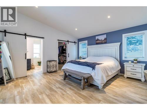 2521 Panoramic Way, Blind Bay, BC - Indoor Photo Showing Bedroom