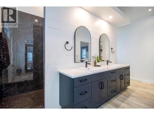 2521 Panoramic Way, Blind Bay, BC - Indoor Photo Showing Bathroom