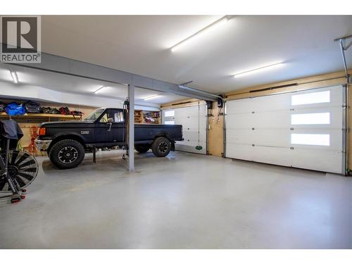 2521 Panoramic Way, Blind Bay, BC - Indoor Photo Showing Garage
