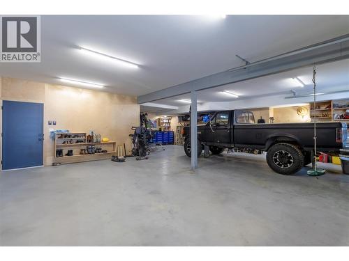 2521 Panoramic Way, Blind Bay, BC - Indoor Photo Showing Garage