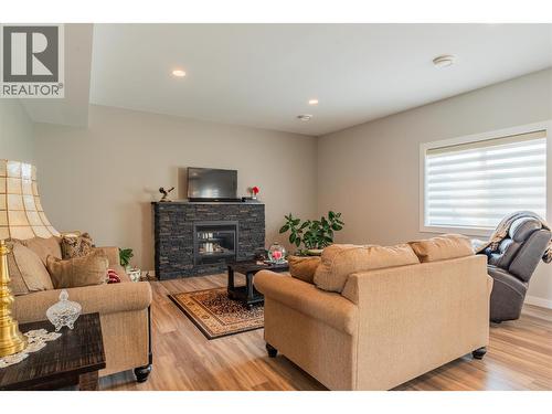 1532 Aspen Lane, Castlegar, BC - Indoor Photo Showing Living Room With Fireplace